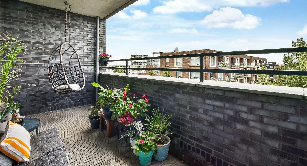 Balcony Design idea with plants